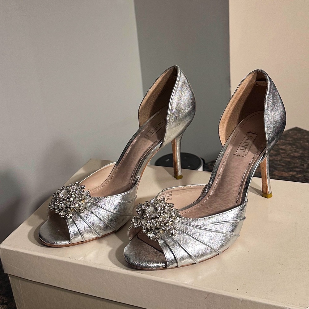 Glint Radiance Lea Silver W/Faux Diamond Accents Peep Toe Pump Heels 7.5